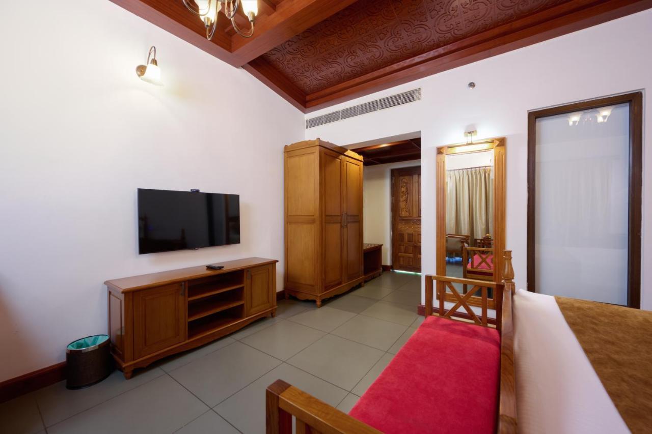 Gokulam Grand Resort & Spa, Кумараком Екстер'єр фото