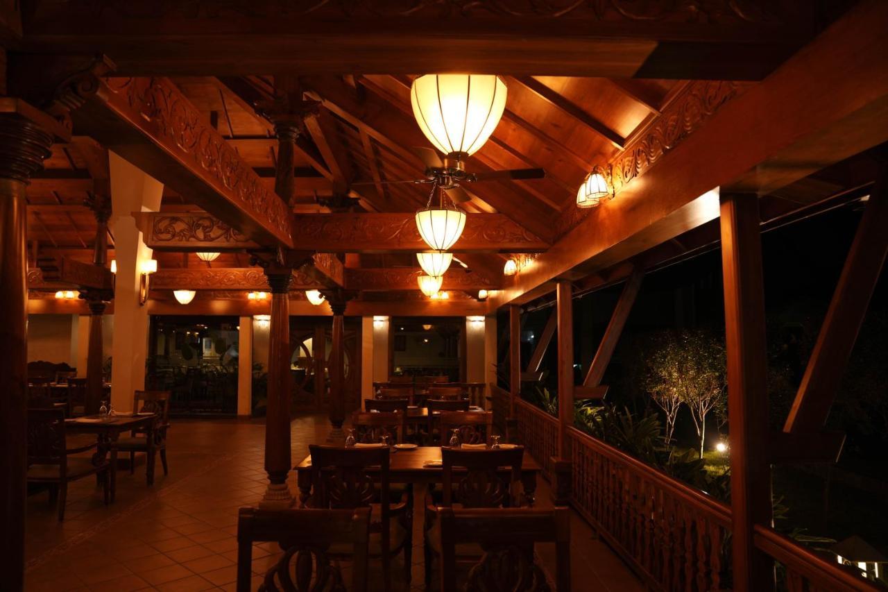 Gokulam Grand Resort & Spa, Кумараком Екстер'єр фото