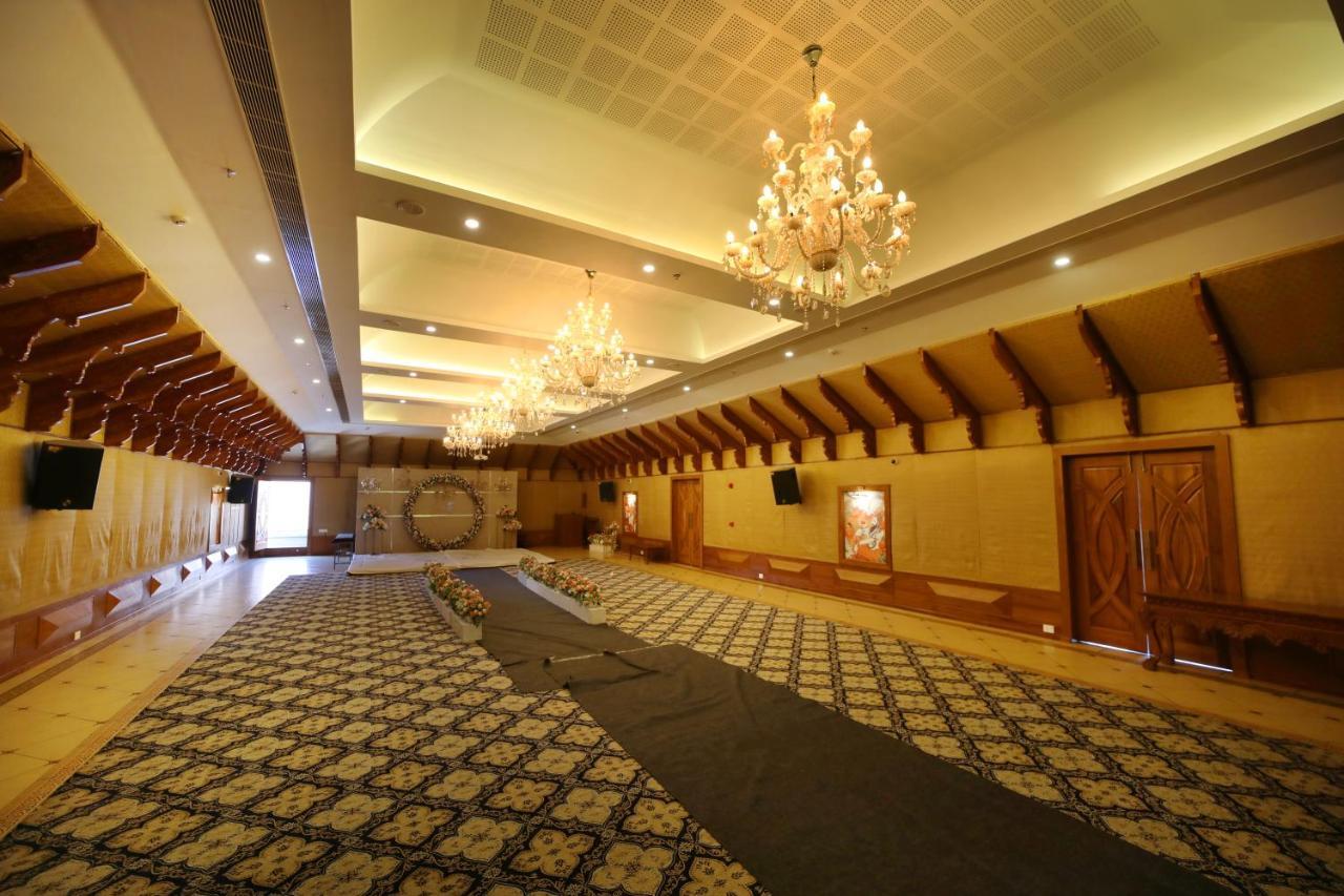 Gokulam Grand Resort & Spa, Кумараком Екстер'єр фото