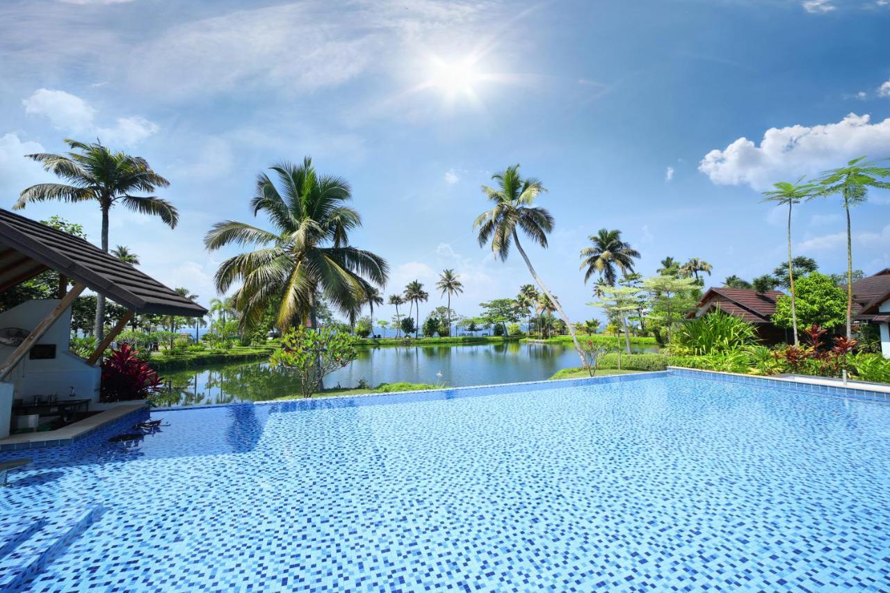 Gokulam Grand Resort & Spa, Кумараком Екстер'єр фото