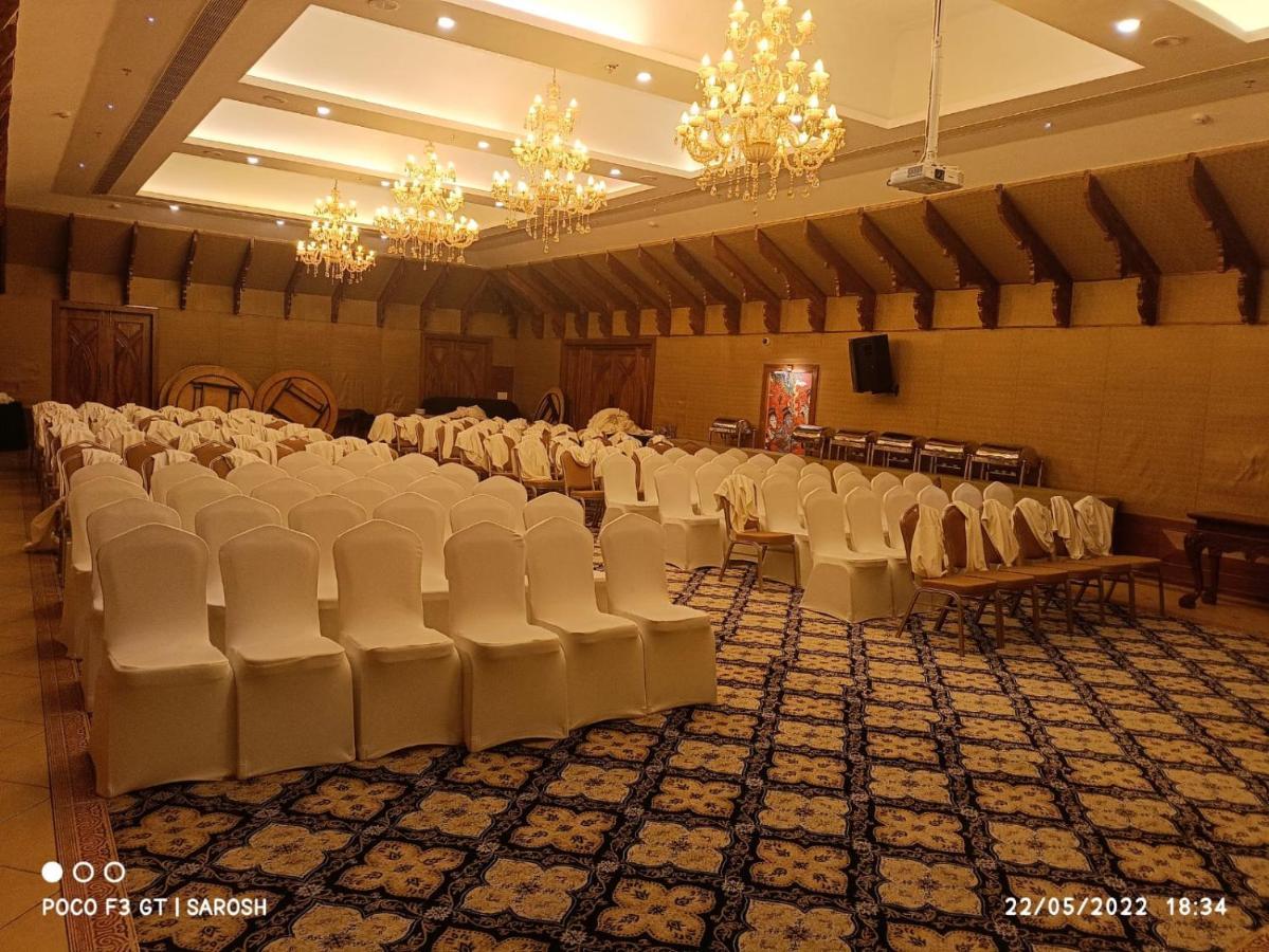 Gokulam Grand Resort & Spa, Кумараком Екстер'єр фото